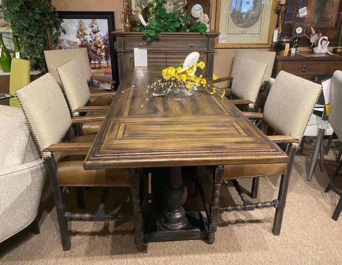 DesignFrederick's tweet photo. BOXING WEEK SAVINGS! NO TAX ON INSTOCK ITEMS!
DINING ROOMS
The dining table is without a doubt, the home's soul. Start new conversations and make memories.
#Guelph #CustomFurniture #GuelphFurniture #FabricSofas #BoxingDay #DiningRooms #InstockSale https://t.co/nS9uQs5kd5