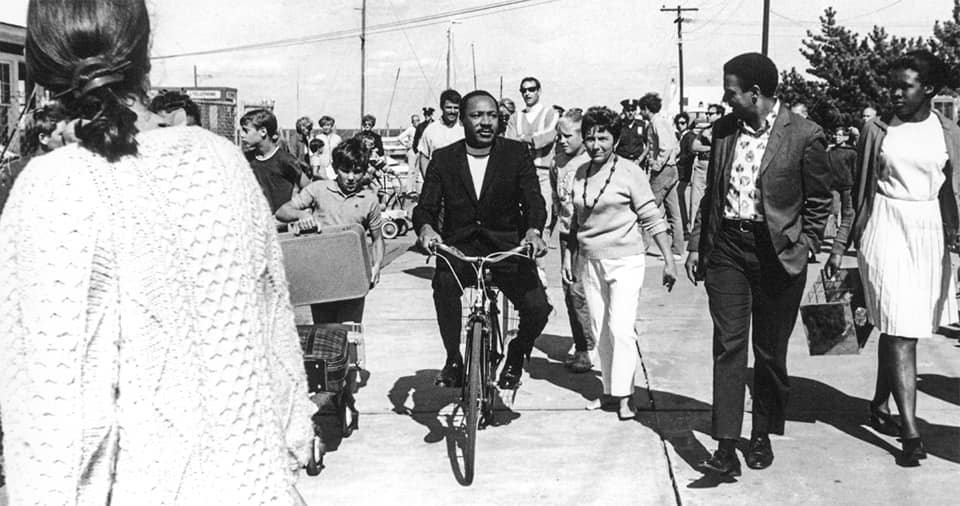 Leszek33's tweet photo. Nobel laureates aren't necessarily strangers to the π²; in many cases, they've been active advocates for bicycles. On Sept. 2, 1967, Dr. Martin Luther King Jr arrived at a rally on a π² to speak about community, the Vietnam War, anti-Semitism & the need for a 3rd political party. https://t.co/AXfSUNT3KH