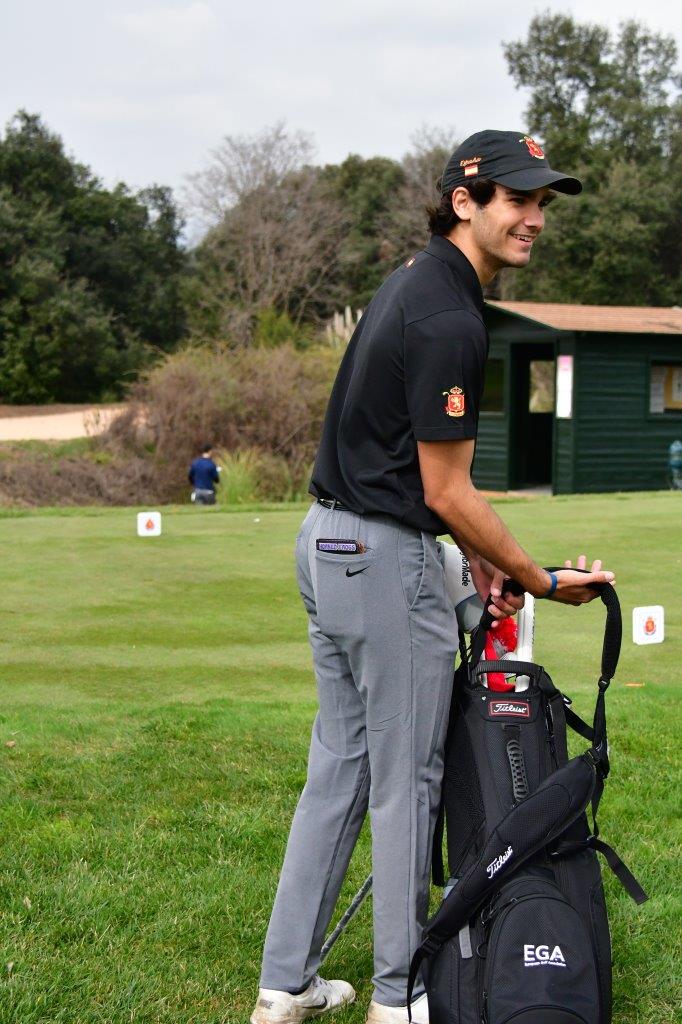 Alejandro Aguilera se nos pasa a profesional después de completar una trayectoria amateur 𝙚𝙨𝙥𝙚𝙘𝙩𝙖𝙘𝙪𝙡𝙖𝙧.

🏆Campeón de España Sub 18 Masculino 2017
🏆Campeón de Europa Sub 18 por Equipos 2018
🏆Copa de Baleares Masculina 2017 y 2021
🏆Campeón de Europa Absoluto por