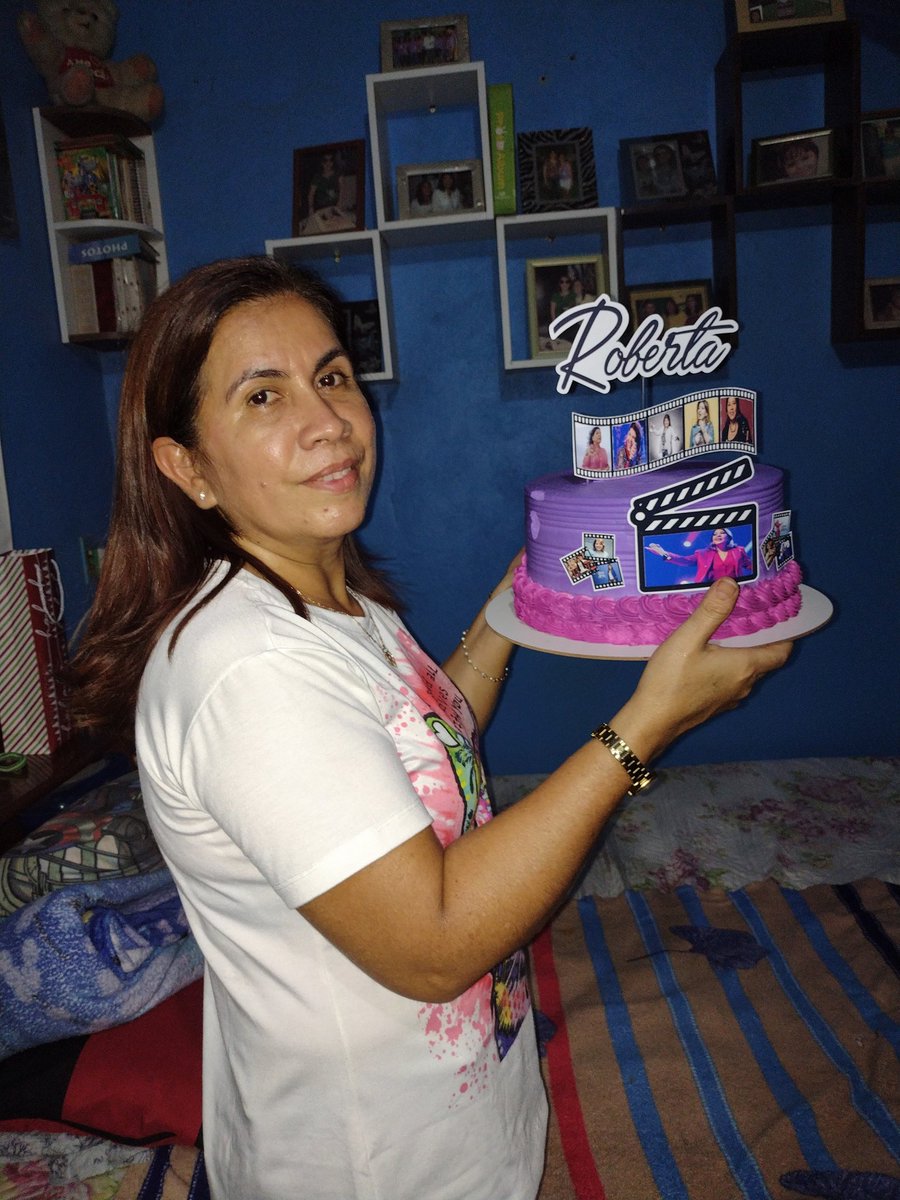 robertinha007's tweet photo. @RobertaMiranda1 meu bolo lindo do meu aniversário https://t.co/YNqKjTf6j2
