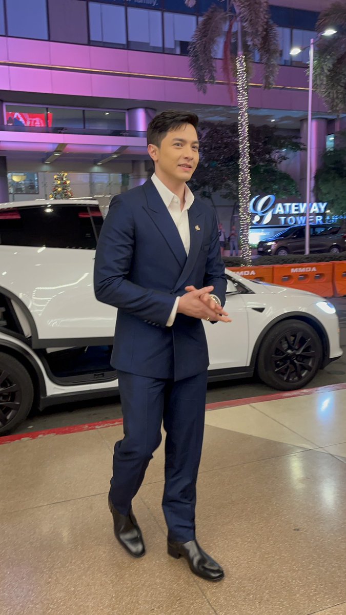 AldenTrendsOFC's tweet photo. The ARRIVAL of OUR KING --
Asia's Multimedia Star ALDEN RICHARDS
at the MMFF 2023 Gabi ng Parangal 👑😏
@aldenrichards02 @familyoftwofilm
#FamOf2MMFF
#FamilyOfTwo
ALDENxMMFF forPhilCinema