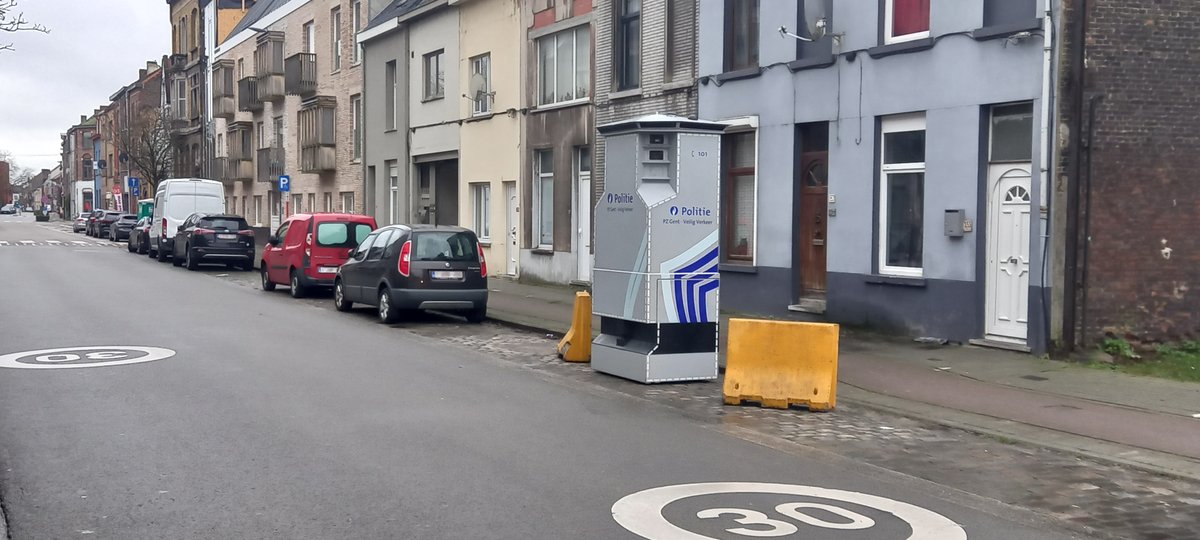 GentseFlikken's tweet image. Vanaf 27/12 staat onze superflitspaal opgesteld in de Meulesteedsesteenweg in #Gent t.h.v. huisnummer 233. De maximale snelheid bedraagt er 30 km/u. Een gewaarschuwd bestuurder... #goforzero