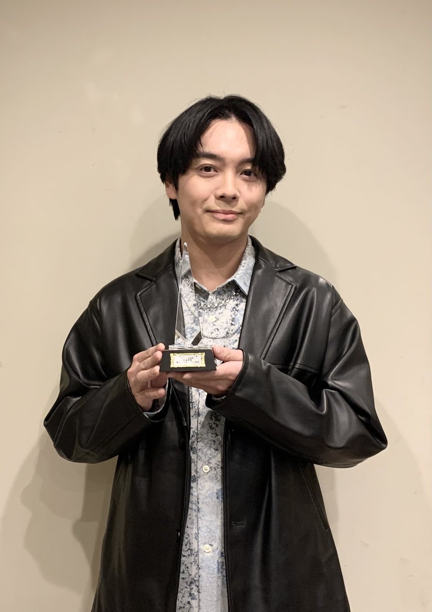 animejujutsu's tweet image. ／
『＃日本アニメトレンド大賞 2023』
  アニメ話題賞を受賞!!
＼

『#呪術廻戦 』を代表して
虎杖役 #榎木淳弥 さんがご登壇!

TVアニメ第2期最終回
第47話「#渋谷事変  閉門」は
明日28日(木)23:56より
MBS/TBS系列全国28局にて放送!
ぜひお見逃しなく!

#JujutsuKaisen