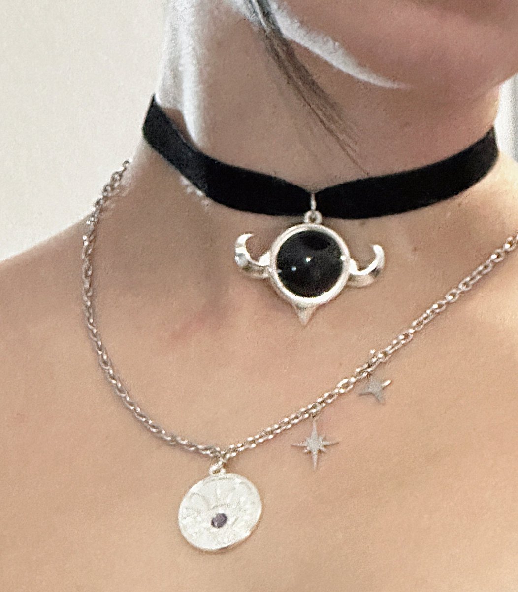 MissAmethysa's tweet image. Giveaway time

Win Shart jewelry!

To enter: Follow + Like + RT
comment if you prefer the choker or necklace ^_^

2 winners, good luck &amp;lt;3