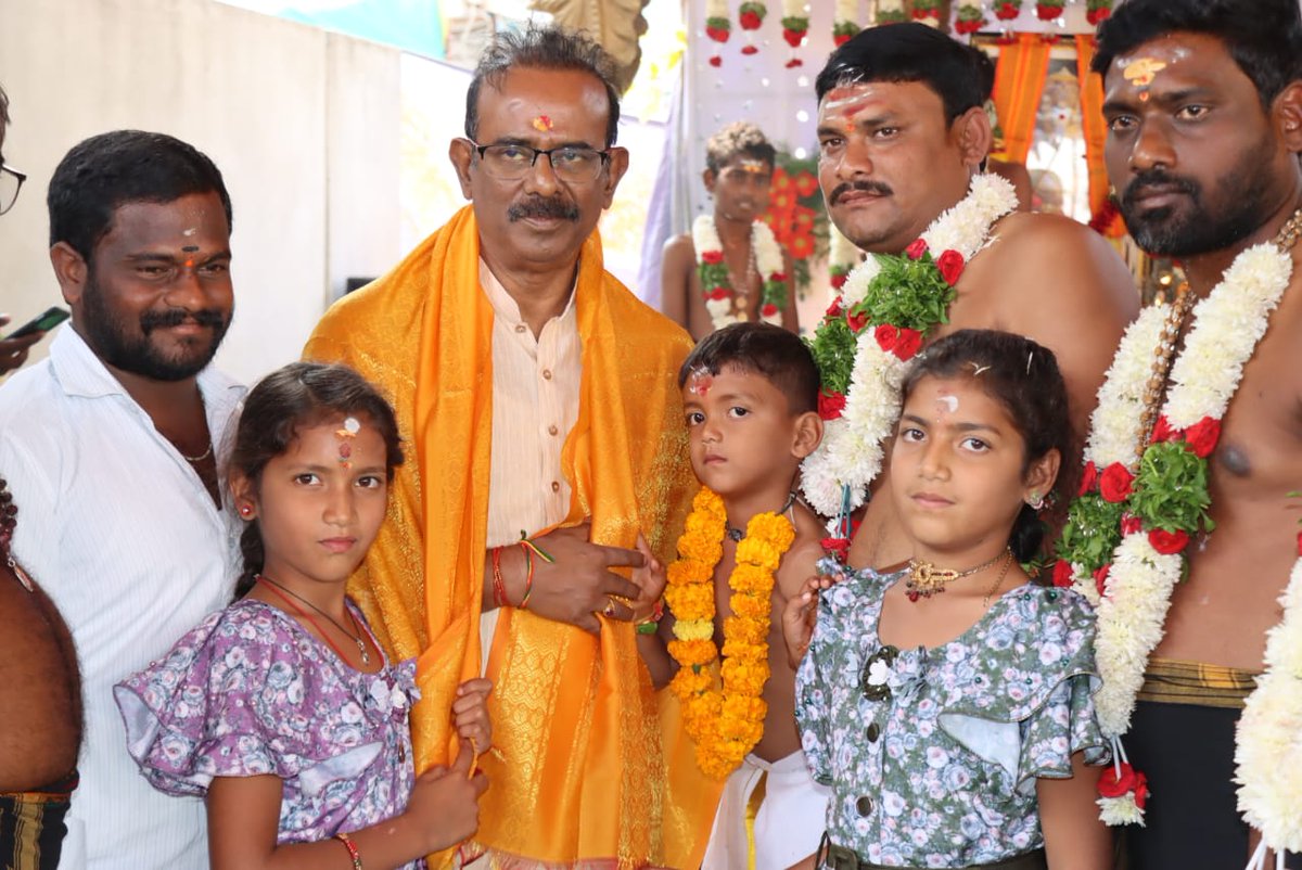NarsaiahBoora's tweet photo. మునుగోడు మండల కేంద్రంలో పోలే వెంకటేశ్వర్లు పందుల అశోక్ గారి ఆధ్వర్యంలో నిర్వహించిన శ్రీ శ్రీ శ్రీ అయ్యప్పస్వామి మహాపడి పూజ మహోత్సవమునకు హాజరు కావడం జరిగింది.
#Munugodu
#ayyappaswamy
#booranarsaiahgoud
#Boora https://t.co/r0rssUNlss
