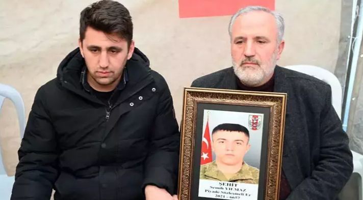 dhainternet's tweet photo. Şehit Semih Yılmaz’ın babası: Asker olmak çocukluk hayaliydi
https://t.co/QeTa7p0WIu https://t.co/QVzt1swMOM