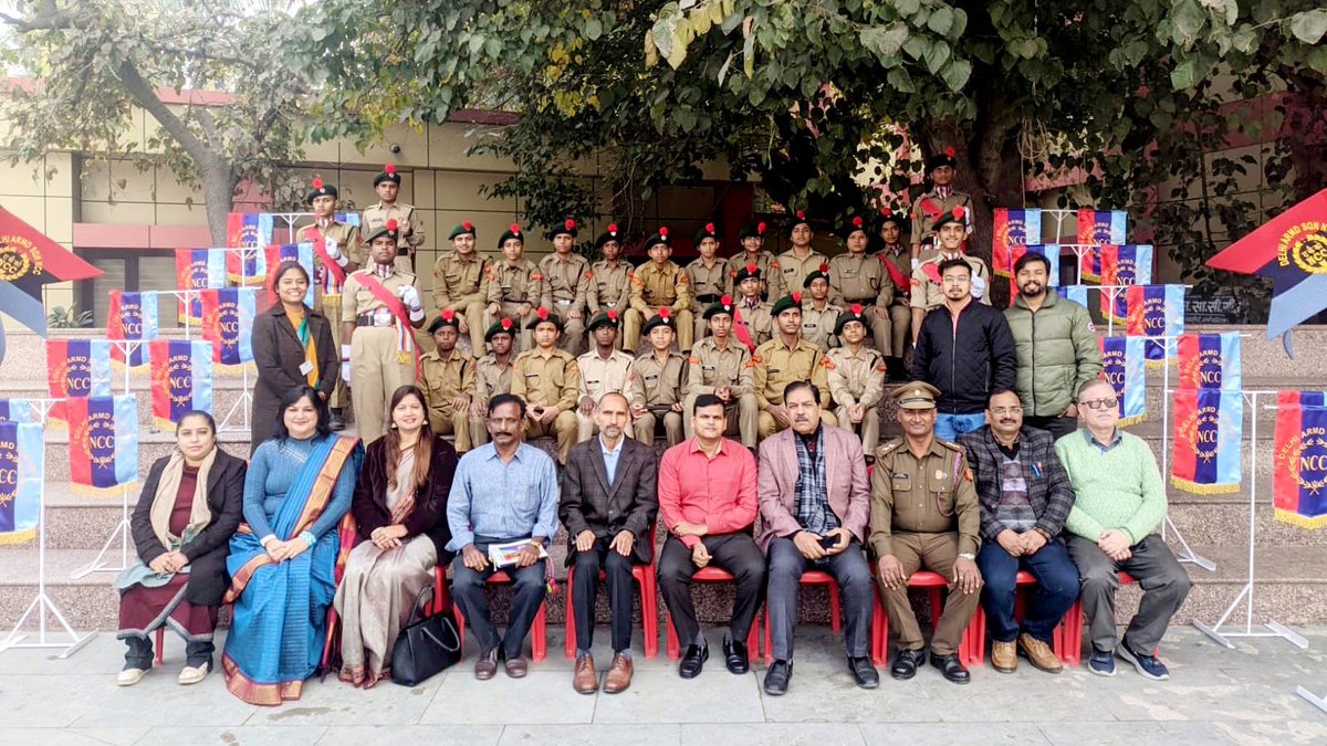 The Secretary, Education, Tamil Nadu visited ASoSE, Rajniwas Marg and Delhi Sports school to explore opportunities in sports. Engaging with students, witnessing their models, and sharing lunch moments at Delhi Sports school was inspiring. #EmpoweringYouthThroughSports