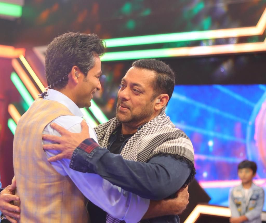 MohammadKaif's tweet photo. Bhai ko janmdin mubarak. Warm hug to the man with the biggest heart.

#HappyBirthdaySalmanKhan https://t.co/SOpkZgOkOv