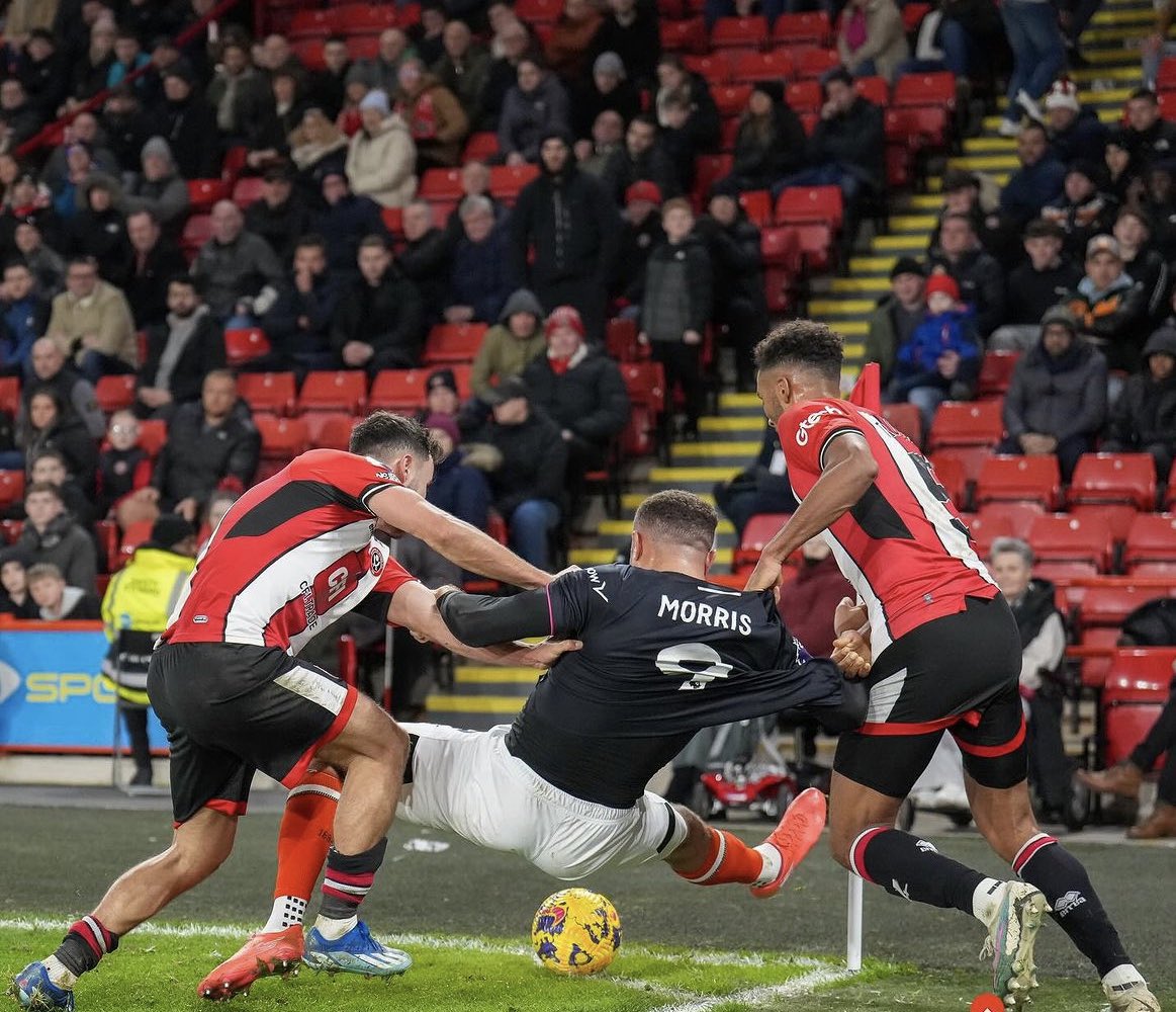 wearelutontown's tweet photo. This foul by Carlton Morris was pretty horrific, one of the #SheffUnited players could have got a serious injury.
Needs to cut that out. https://t.co/7ptAvBE50D