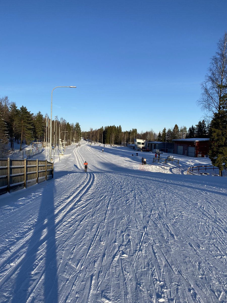 Stefan_Eson's tweet photo. Härligt skidväder i Skövde idag! #billingen https://t.co/VN0d3L8uFu