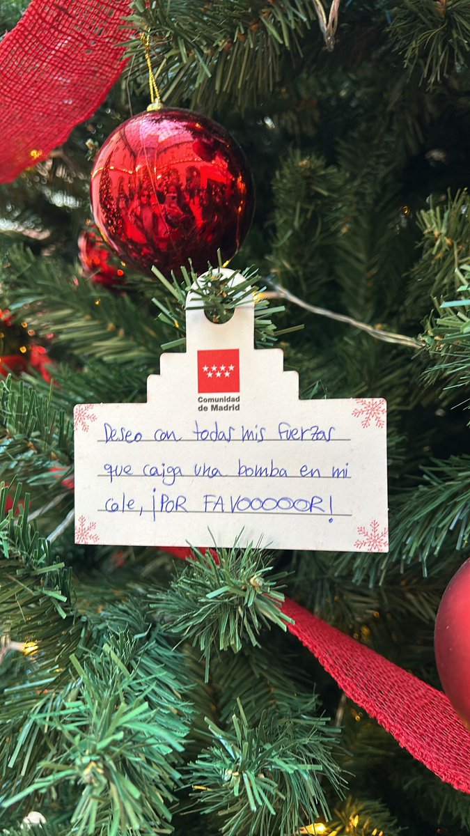 Algo, y no muy bueno, tiene que pasar para que un niño desee ésto.
" Jardín de los Deseos"
Madrid.