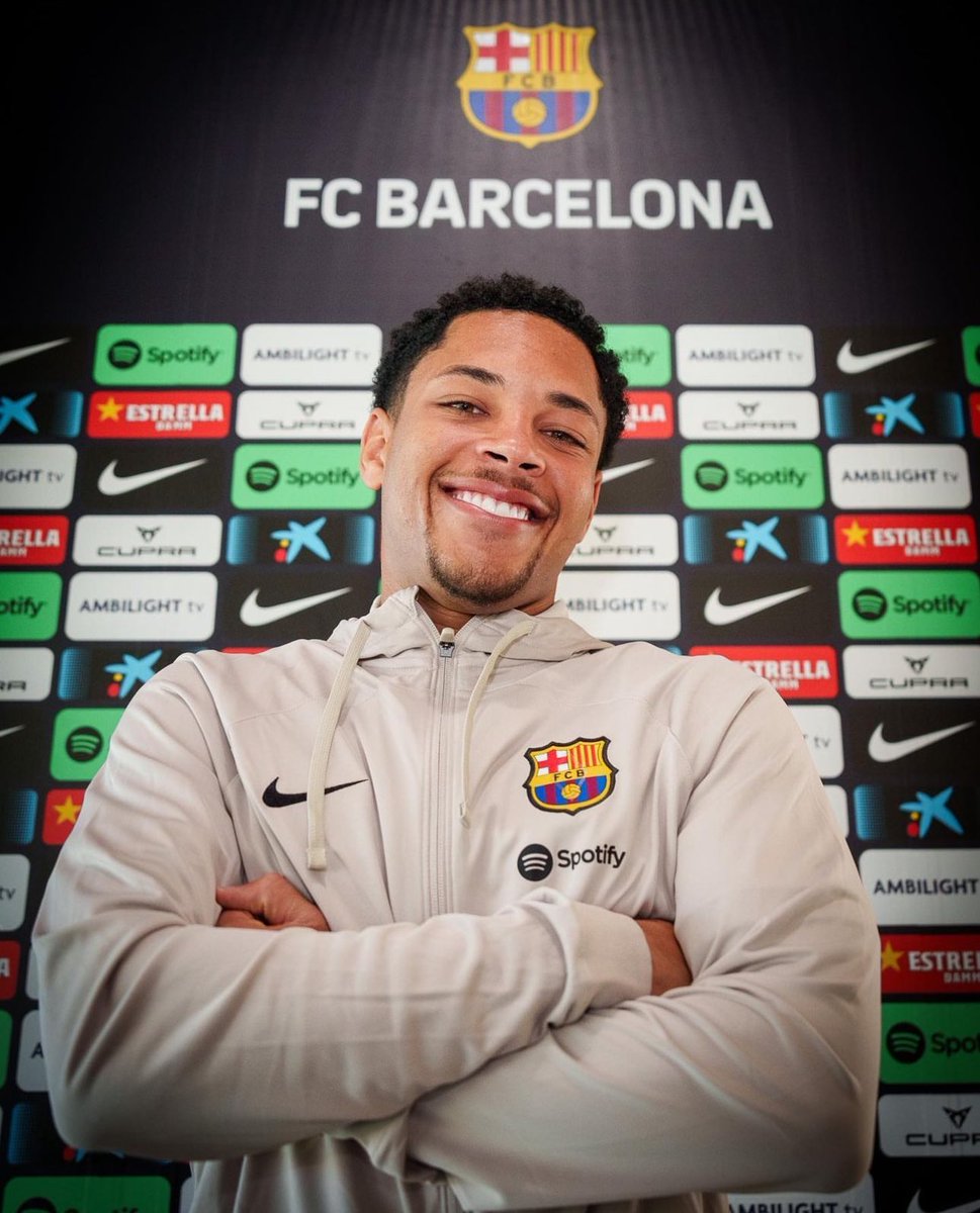 🔵🔴 Vitor Roque: “My dream became reality. I’m here to learn from this group and to score goals for Barcelona”.

“I can’t wait to get started”. 🇧🇷