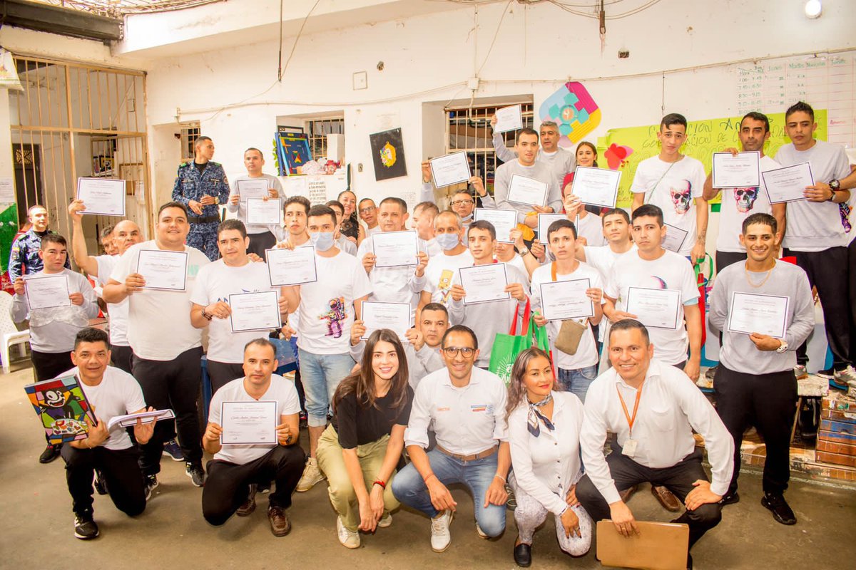mendivelsofabi1's tweet photo. #Proyecto de #resocialización y #reinserción #social #CentrosPenitenciarios del #Departamento. #DerechosHumanos #cundinamarca #RegionQueProgresa @seguidores @nicolasgarciab @SecGobCundi @SecGobCundi https://t.co/vQahqh76mY