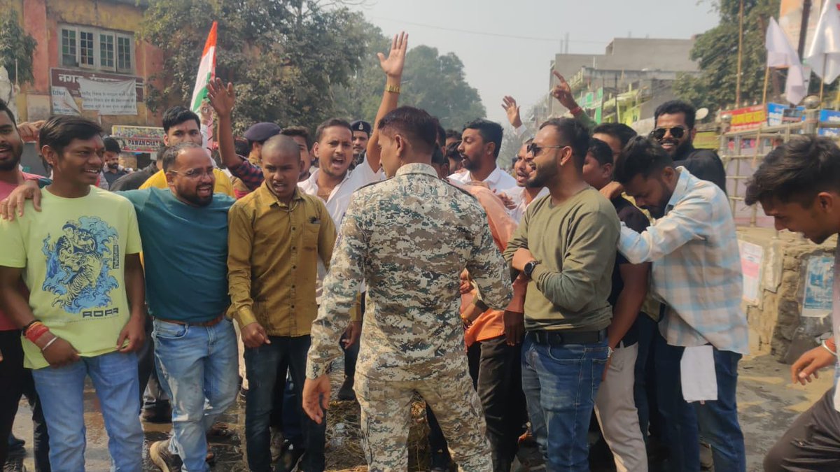 IYCChhattisgarh's tweet image. प्रदेश के हसदैव जंगलों में चल रही कटाई के विरोधी में जिला युवा कांग्रेस सारंगढ़ बिलाईगढ़ द्वारा प्रदेश सरकार का पुतला दहन कर विरोध प्रदर्शन किया गया।

#savehasdev