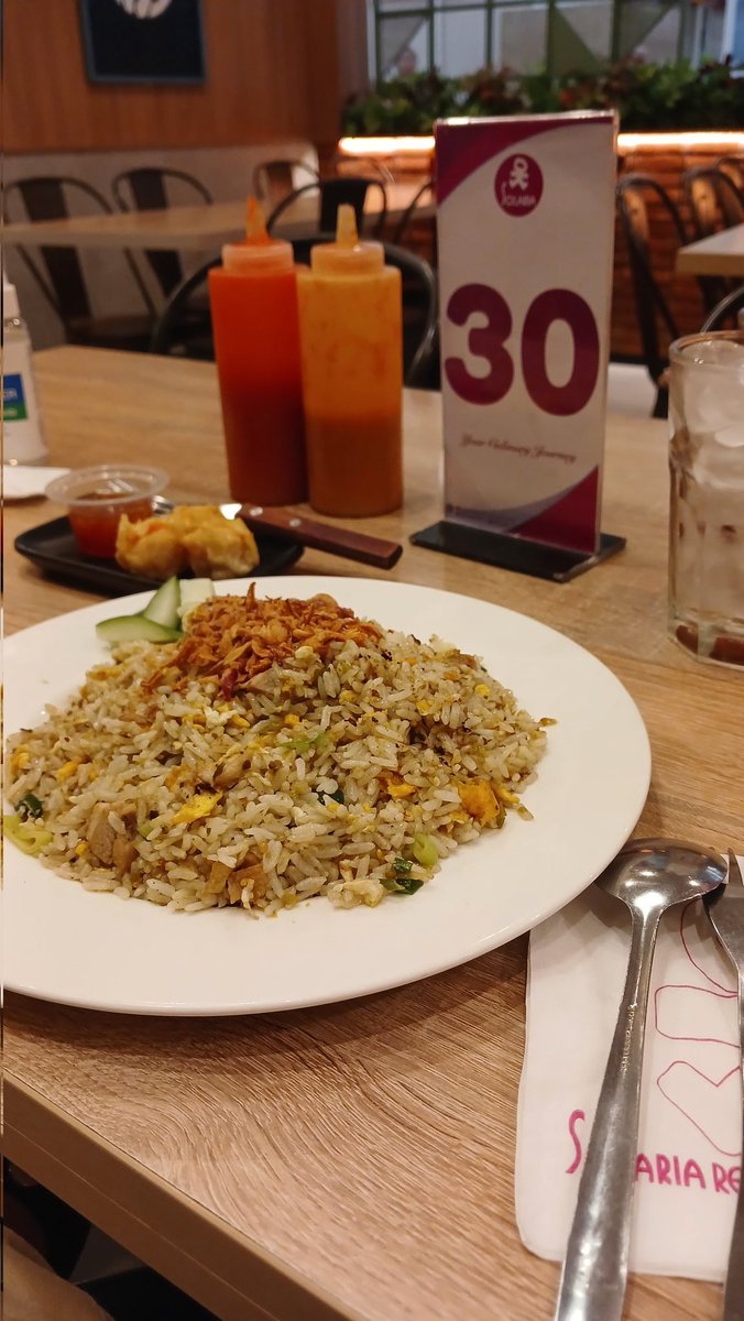 vivioel's tweet photo. @FOODFESS2 Nasgor bebek cabe ijo 🤤 https://t.co/QQ76k80Mcp