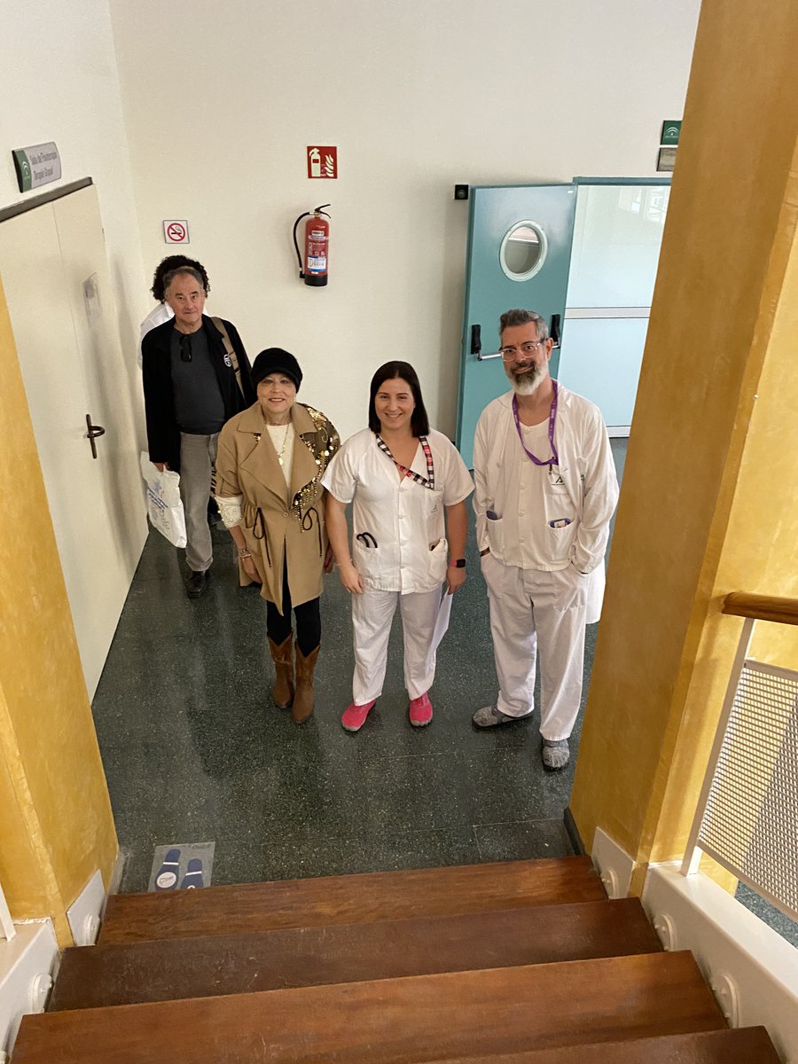 HUniv_Poniente's tweet photo. Superando obstáculos con determinación:'los 58 escalones' que conectan la UCI con el Gimanasio del #HUnivPoniente se ha convertido en un reto para nuestros valientes pacientes, una iniciativa que refleja nuestro compromiso con la humanización y la motivación #SomosPoniente https://t.co/4W2W0icJZ1