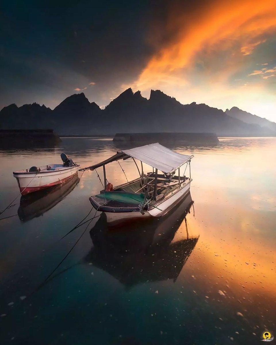 Freewell_Gear's tweet image. As we welcome 2024, here&apos;s to a home filled with love, laughter, and cherished moments. Happy New Year! 

 Basking in the glow of beautiful light, made even more magical with the touch of filters. ✨

📸 @the.lights89 

#awesomeearth #dronefilter