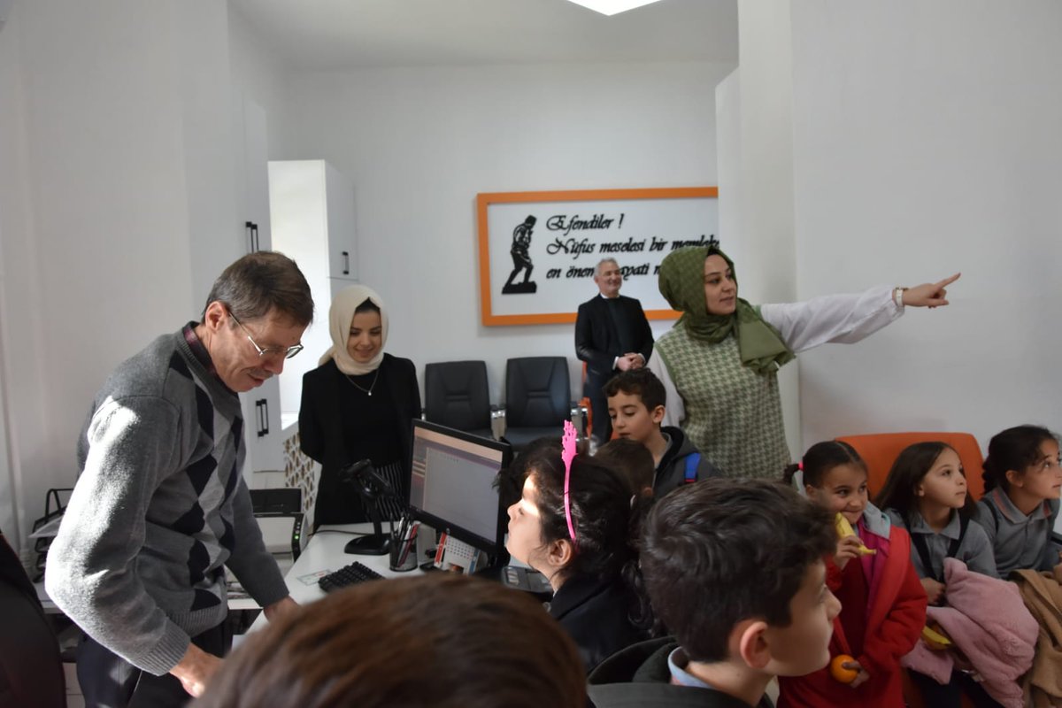 akseki_nvi's tweet photo. Kaymakamımız Sn. Saliha Karataş ve minik öğrencilerimizin Müdürlüğümüzü ziyaretinden kareler...🎉👫🎉 @AntalyaValilik @aksekikaymakam @BeyAzTamAY https://t.co/VsuH1RLjGl