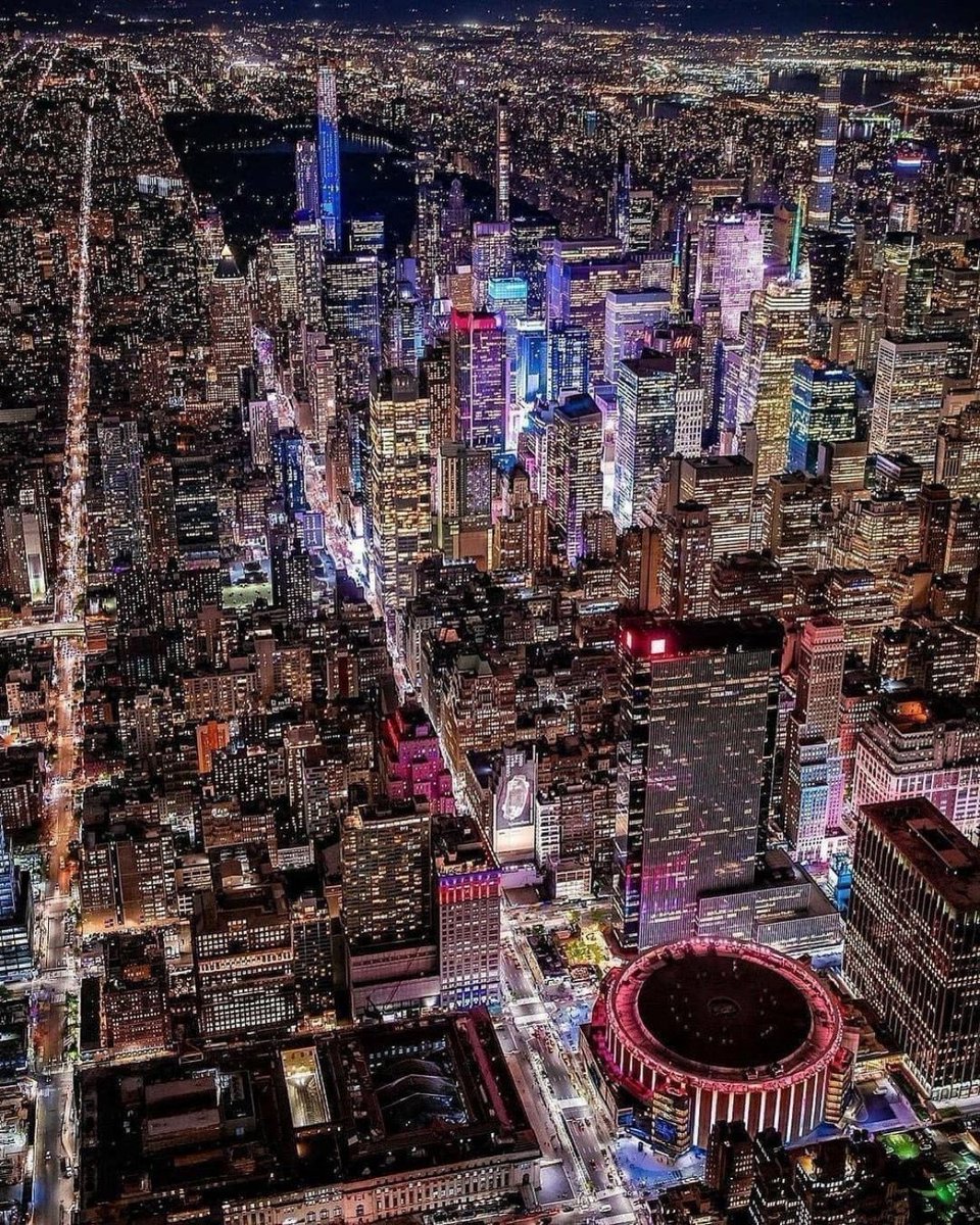 viewsoff_'s tweet image. New York City.