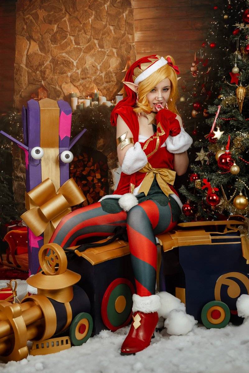 《All part of the plan I just made up !》
📸 liuphotopgraphie
 #Jinx #LeagueOfLegends #leagueoflegendscosplay #Xmas #Christmas2023  #riot #RiotGames #MerryChristmas