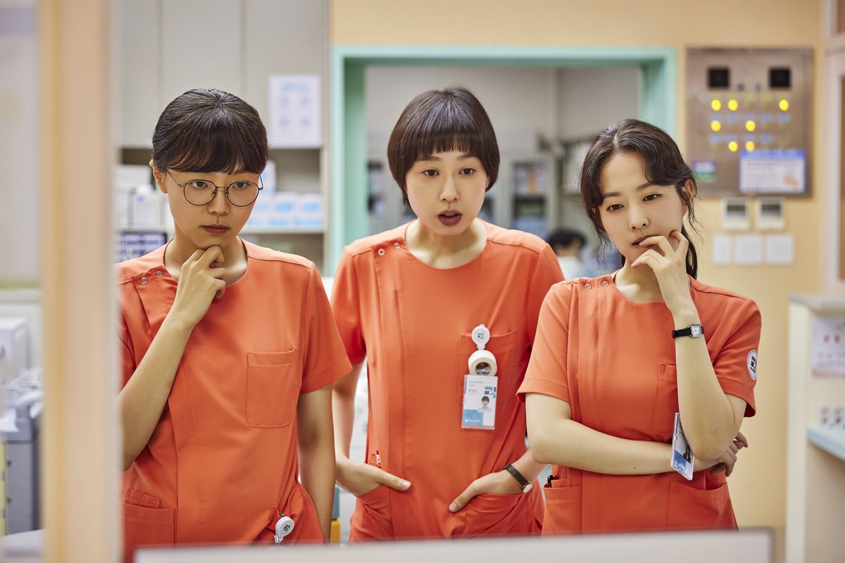 MagratKdramas's tweet photo. 🌞Daily dose of sunshine
👉Netlfix

Una historia coral sobre salud mental. Profunda y emotiva, me sorprendió ese tono que va cogiendo, realista y dramático. Aún así, gracias a su elenco de personajes (maravilloso) y el compañerismo tan bonito que se muestra, logra ser optimista🩶 https://t.co/9WltPK31p8