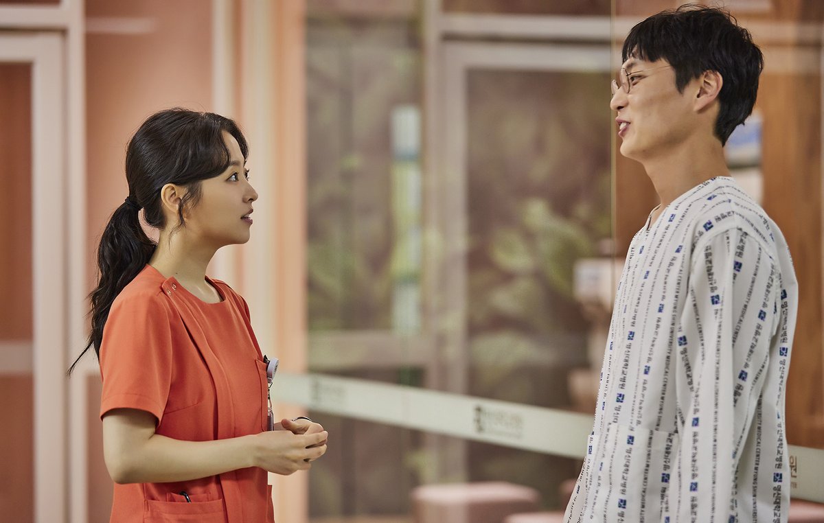 MagratKdramas's tweet photo. 🌞Daily dose of sunshine
👉Netlfix

Una historia coral sobre salud mental. Profunda y emotiva, me sorprendió ese tono que va cogiendo, realista y dramático. Aún así, gracias a su elenco de personajes (maravilloso) y el compañerismo tan bonito que se muestra, logra ser optimista🩶 https://t.co/9WltPK31p8