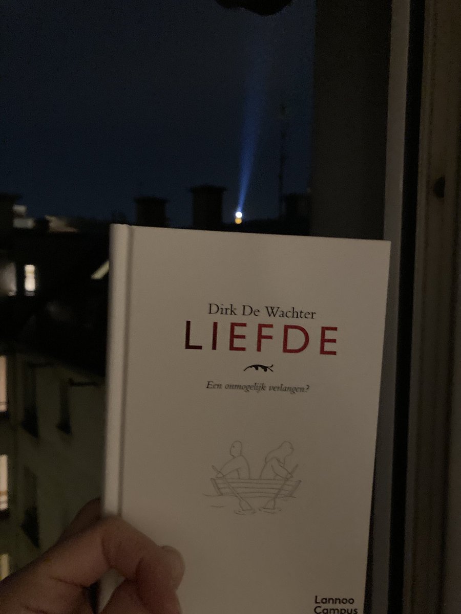 Wat lezen we in Parijs? ‘Liefde’ van Dirk De Wachter ⁦@LannooCampus⁩ ⁦⁦@Lannoo⁩ #Leesmetonsmee 📚❤️