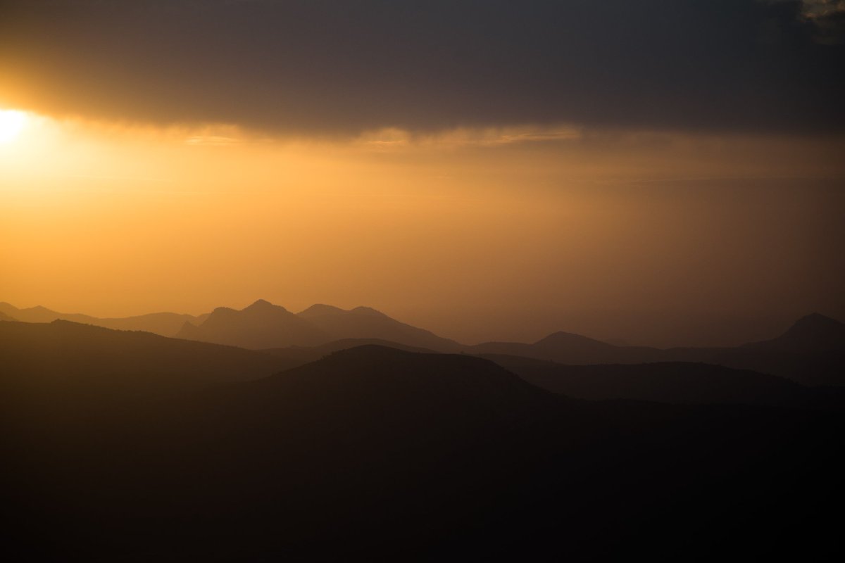 cjegio's tweet photo. Y qué bonito que algunos de mis amigos hayan decidido regalar todo lo descrito y acercar las montañas y su filosofía a otras personas a través de un club, y qué bonito que lo hayan llamado Valle Perdido, como nuestra escuela. https://t.co/t6cNMxzHLy