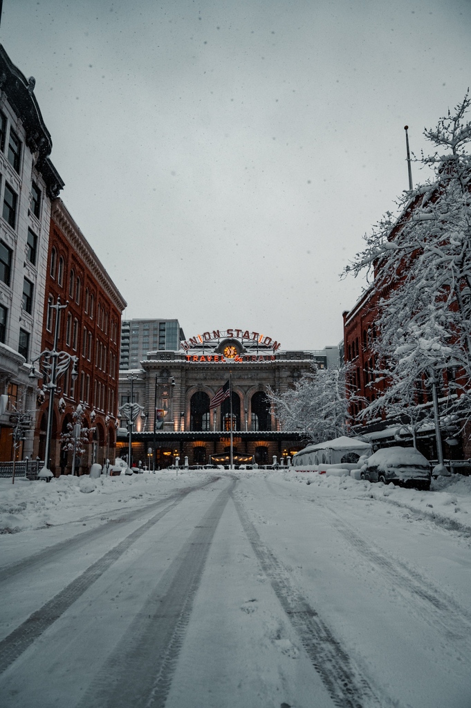 Union Station in Denver is not just a transportation hub; it's a vibrant centerpiece of the city's charm. This historic train station, dating back to 1881, has been impeccably revitalized into a bustling gathering place.

Photo credit 📸: @onthesearchforpineapples