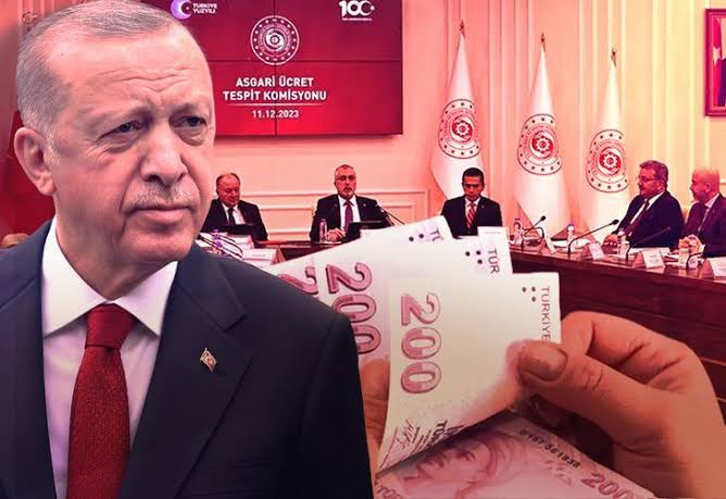 Eytader_SKinali's tweet photo. ‼️#SONDAKİKA ‼️
TÜİK Kasım 2023 verilerine göre,
Bekâr bir bireyin ortalama yaşam maliyetinin 18.239 TL olduğu bir ülkede, 2024 yılı için geçerli olacak #asgariücret in 17.002 TL olarak belirlenmesinin #AlınteriTuikeTakılanlar a tek izahati
#AkılTutulması olabilir‼️
@csgbakanligi https://t.co/8KM6Wc3y6y