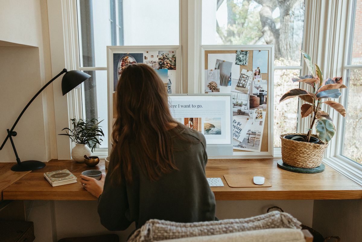KayandPartners's tweet photo. Podcasts foster connections and communities by addressing common challenges. The best motivational podcasts align with your current needs, resonating with relevance even in episodes from years past. Here are some podcasts to prepare for 2024. https://t.co/Dw0WAoLk3B https://t.co/HDIv5uLBvy