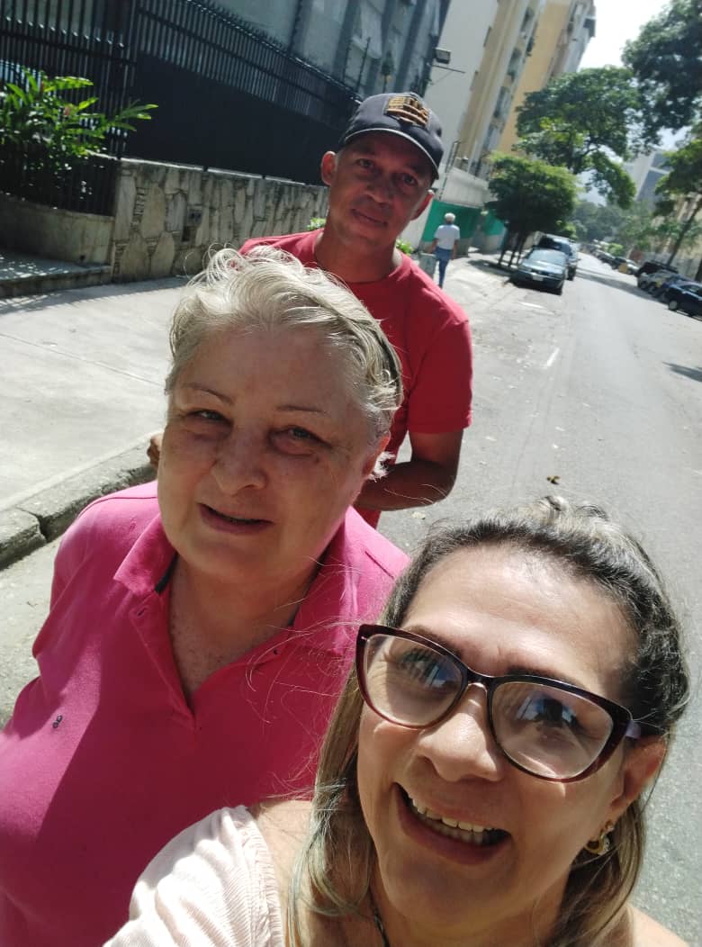 CC23SUR's tweet photo. @lAlcaldiasucre a través de la gestión realizada por el concejal Wilfredo Villegas, realizó la fumigación en las calles 2-2 A 2-3 A Urbina Sur con el objetivo de sanear la zona y minimizar la propagación de enfermedades como el Dengue. https://t.co/58pfFQu5wl
