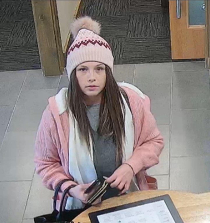 boulderpolice's tweet image. Do You Know Me?

Boulder Police would like to speak with the woman seen here who tried to use another person’s identification to withdraw $5,000 from their bank account.

The suspect is described as a white female who was wearing a pink beanie, a sweater, and blue jeans. The…
