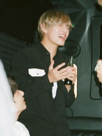 smol_kia's tweet photo. Post a Taekook if you are here https://t.co/5MwzFmI84g