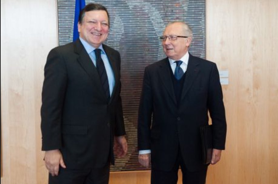 Avec le décès de Jacques Delors, ancien Président de la Commission Européenne, avec qui j'ai eu l'honneur de collaborer, nous perdons un leader extraordinaire. Il combinait les 'petits pas' de l'intégration européenne avec l'idéal d'une Europe unie. Merci, cher Jacques!