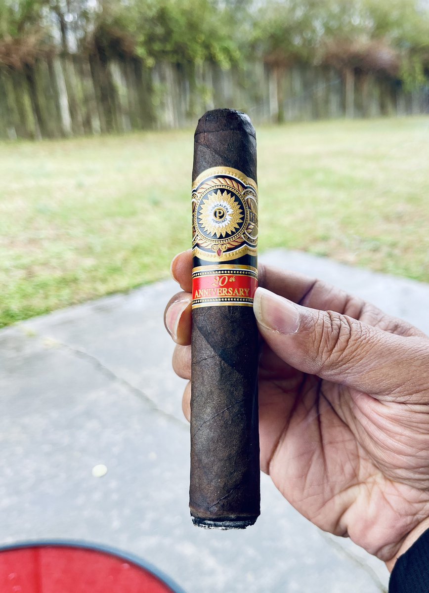 The Perdomo 20th Anniversary Maduro…always a favorite. Enjoying the Christmas break. 
#nowsmoking #perdomo #CIGARS #smokemifyougotem #pssita #cigaraficianado #cigaroftheday #cigarphotography #LifewithSteve1