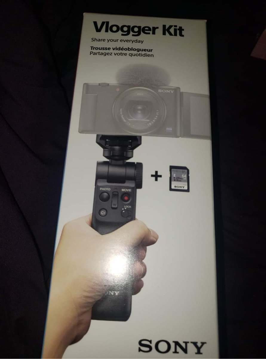 HeyyitsShan's tweet image. Who has this 👀 need reviews? #VloggerKit