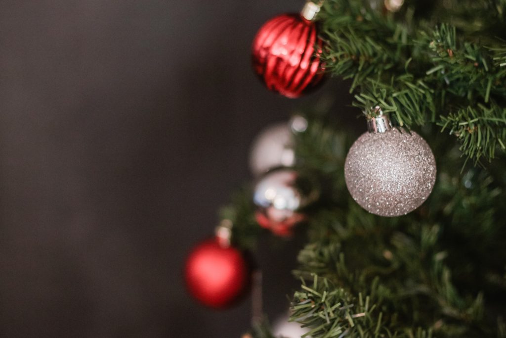 OceansHealth's tweet photo. Holiday #depression can be an extra challenge if you’re already dealing with #mentalhealth issues. We’re here to help. 
https://t.co/xsgxJJcEZY https://t.co/S3oYGjkcYF