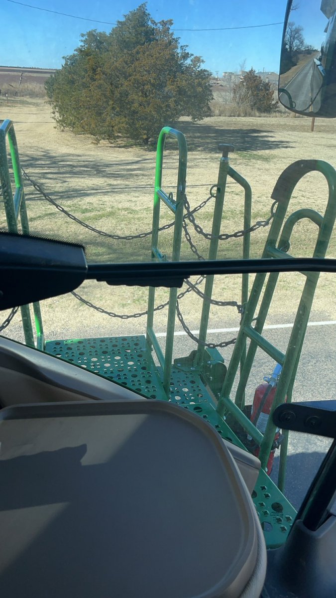 ZachMatt23's tweet photo. Today is shockingly the first time I’ve ever driven a combine with the ladder in.
I HATE it. How am I supposed to inconvenience everyone on the road when I fit on the highway easily. Still team #laddersout https://t.co/c0q4ikN9ex