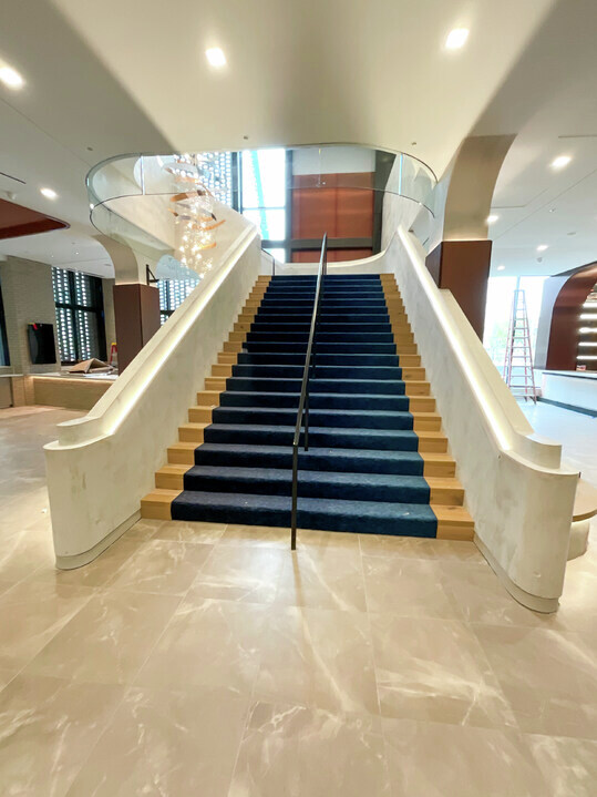 IBCInc1's tweet image. Take a walk through the lobby of Cascade Hotel—the work of IBC Carpentry is everywhere! 

#plazakc #cascadehotel #hotelconstruction #webuildkc