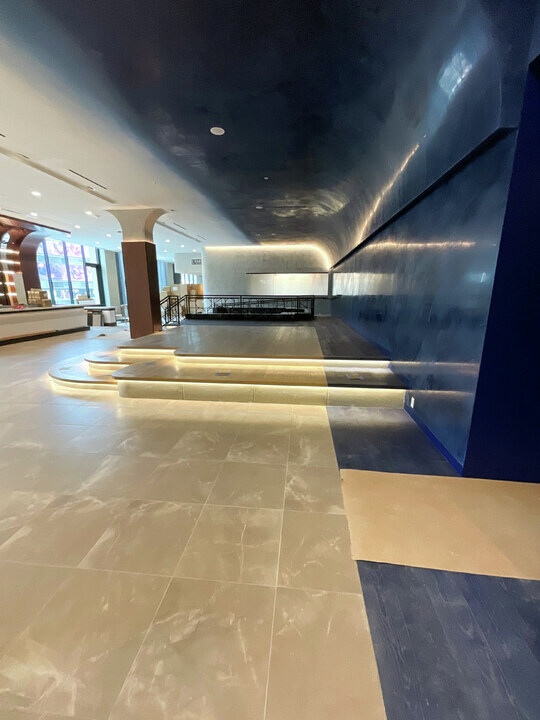 IBCInc1's tweet image. Take a walk through the lobby of Cascade Hotel—the work of IBC Carpentry is everywhere! 

#plazakc #cascadehotel #hotelconstruction #webuildkc