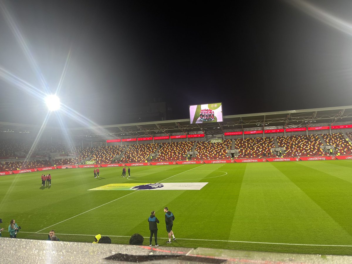 At the Gtec Community Stadium tonight for more festive football ⚽️ 

<a href="/BrentfordFC/">Brentford FC</a> v <a href="/Wolves/">Wolves</a> coming up. 

Updates on - 
<a href="/IRNRadioNews/">IRN Radio News</a> <a href="/SkyNews/">Sky News</a> radio from 7.30 ⚽️🎙️
