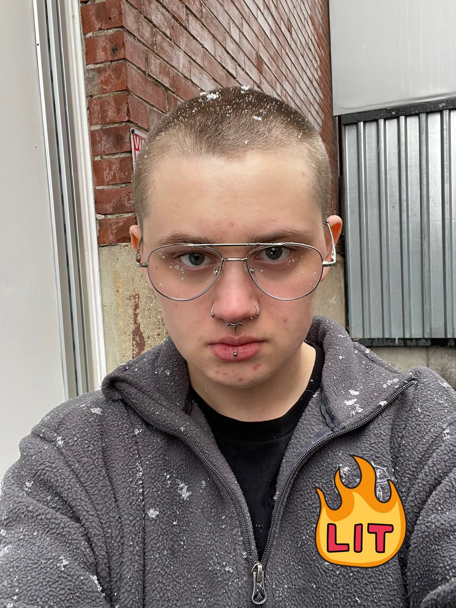 clockybf's tweet photo. if you’re cold he’s cold 🥹🥹 please let him inside 🥹🥹 https://t.co/ob9fcxcHmt