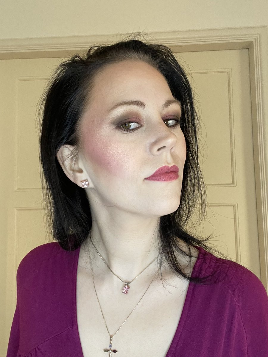 makeupfromsassy's tweet photo. Love the look I created with some of my favorite @Natasha_Denona products. 

SuperGlow “02 Light-Medium” 
Alloy Palette 
Single Eyeshadow Shimmer “215 Cream” 
Mini Crush Palette 
Alloy Cheek Duo Bronzer&amp;Glow Palette 
#makeup #natashadenona #MerryChristmas https://t.co/HqgKkcm4lo
