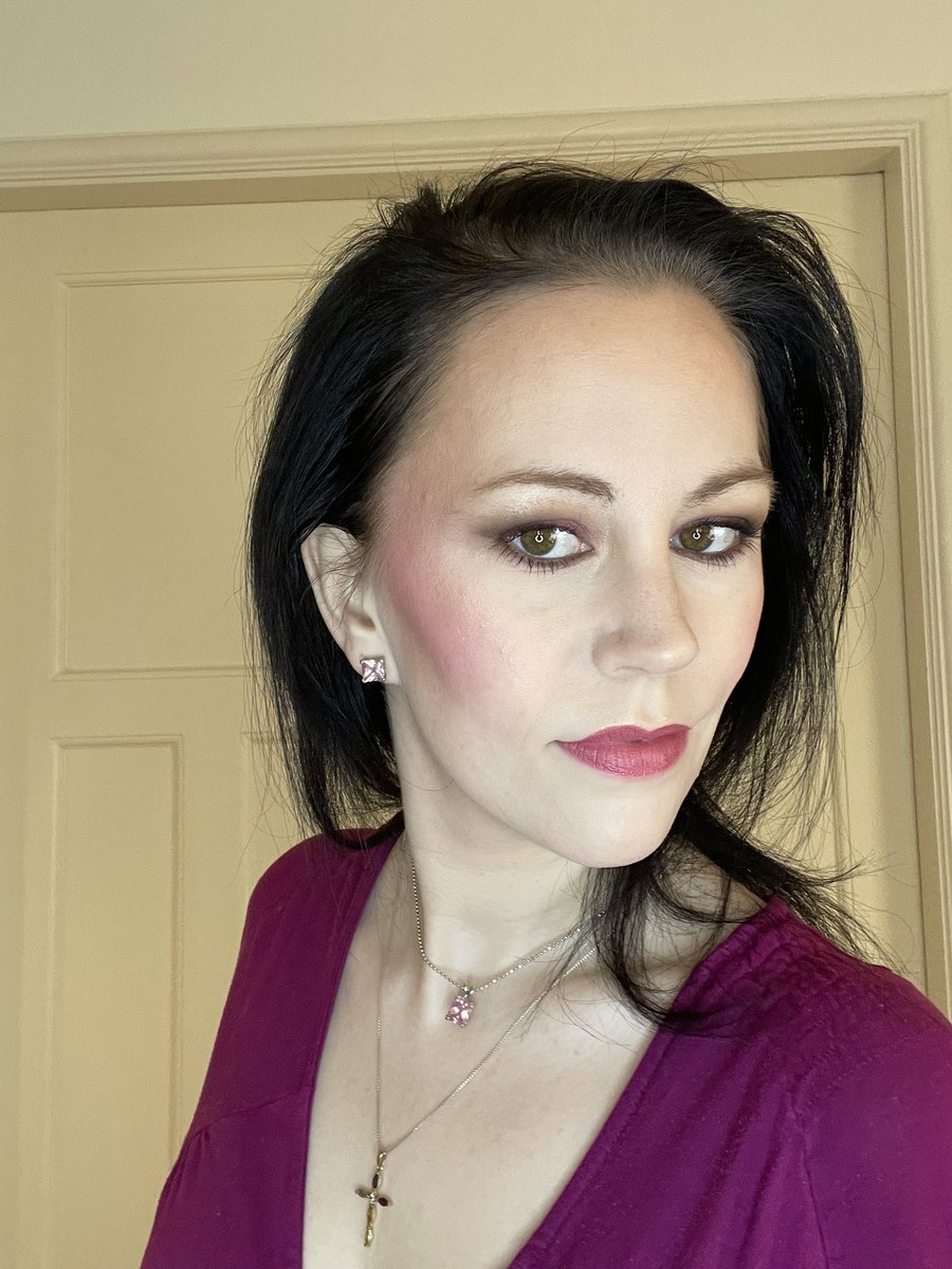 makeupfromsassy's tweet photo. Love the look I created with some of my favorite @Natasha_Denona products. 

SuperGlow “02 Light-Medium” 
Alloy Palette 
Single Eyeshadow Shimmer “215 Cream” 
Mini Crush Palette 
Alloy Cheek Duo Bronzer&amp;Glow Palette 
#makeup #natashadenona #MerryChristmas https://t.co/HqgKkcm4lo