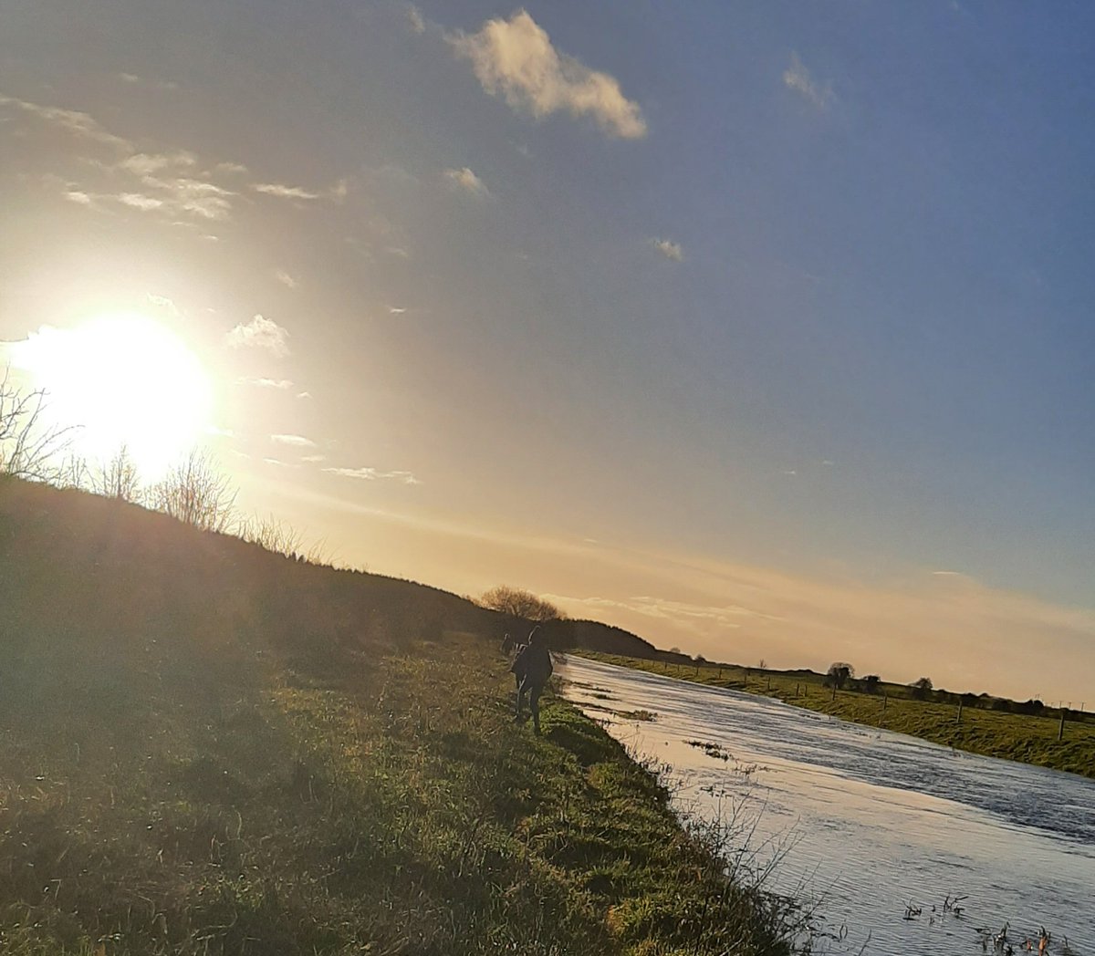 Sharonmooney81's tweet photo. And then the rain cleared.....#boynevalley https://t.co/ZAAUXqG2FO