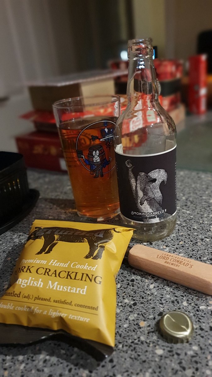 moneight's tweet photo. Another great cider from @BlueBarrelCider with some @getgruntled1 English Mustard Pork Crackling - both from the splendid @LordConrads' Xmas Bottleshop. 🐖🎅🏼🍻 #nibbles #topcombo #beersnacks #porkscratchings #supportsmallbusiness https://t.co/z4rRkureMi