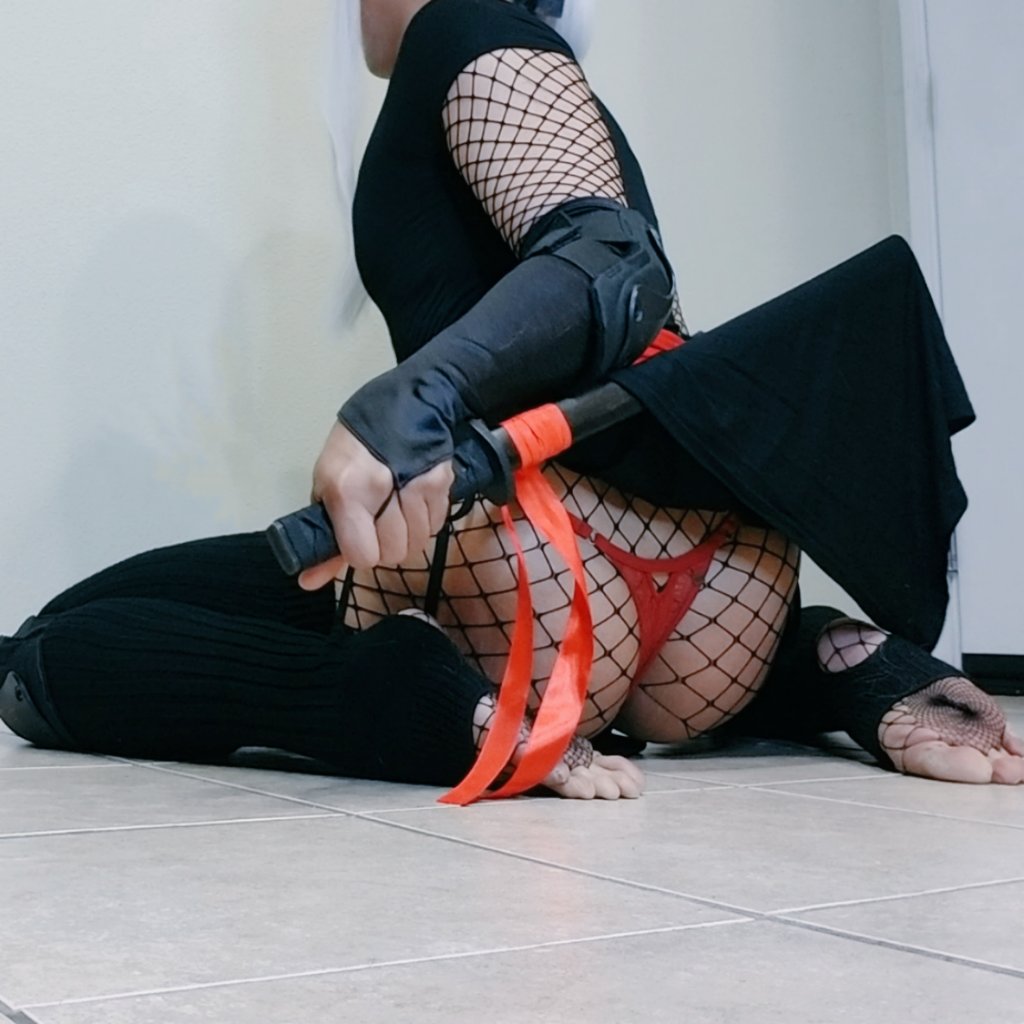 RinRisque's tweet photo. Yeah... This is better. Really grown fond of showing my legs and thighs.... and sometimes the cake.

#cosplay #Femboy #ninja #humpday https://t.co/zwiPj93pJo