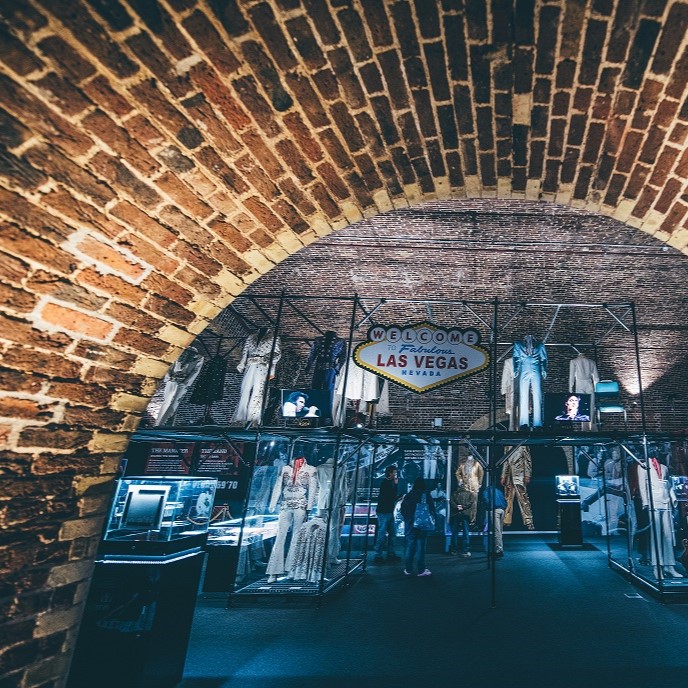 Arches_LB's tweet photo. Calling all London Bridge City and SE1 residents… 👏

Every Wednesday from 3pm onwards is officially ‘Local’s Night’ with 20% off exhibition tickets.

Walk-ins only – just bring yourself and proof of an SE1 address!

#elvisp #presley https://t.co/cvzPOnBymE