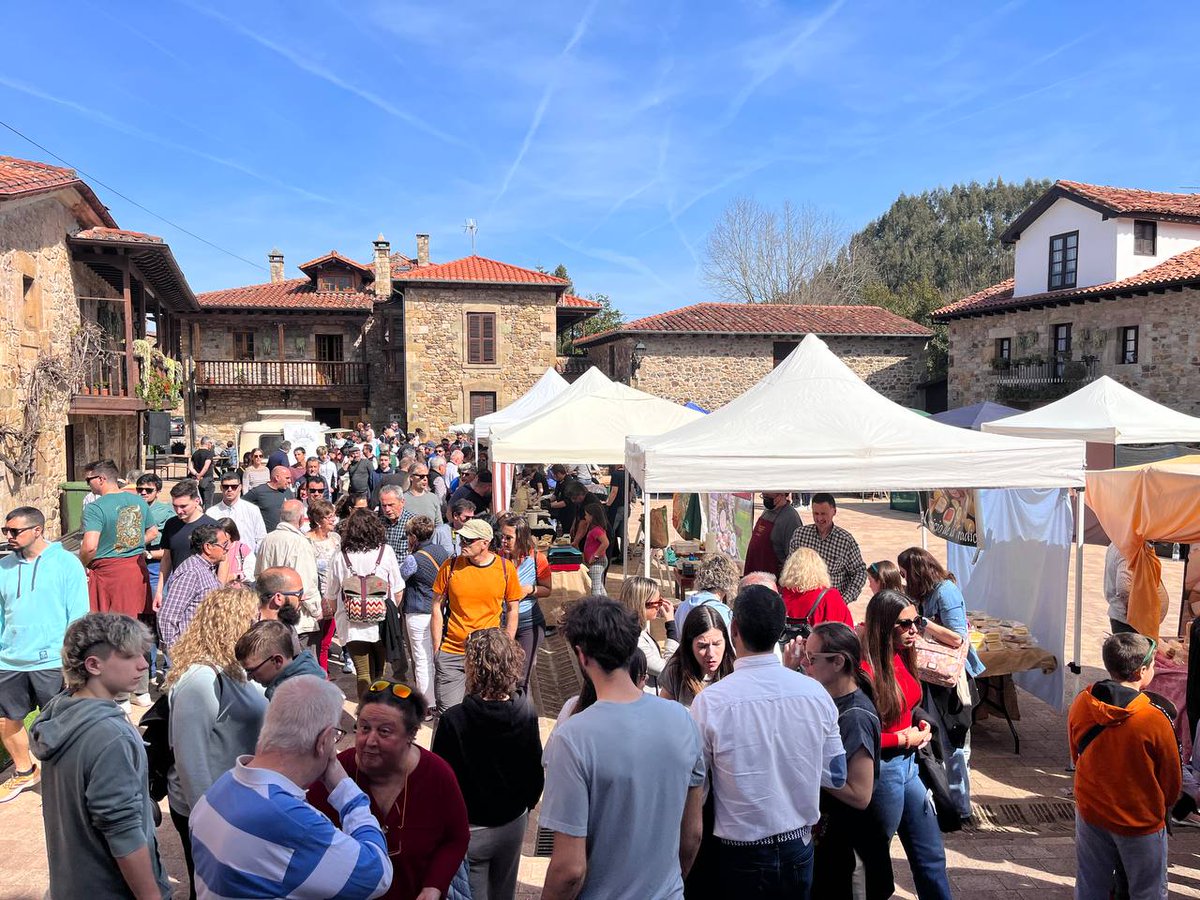 Hace un año nació 'Noray', un proyecto con el que buscábamos crear diferentes eventos alternativos en Cantabria. Que hiciera las cosas con mimo y cariño, cuidando los detalles.

Ha habido mucho trabajo, pero ¡no podríamos estar más felices de habernos lanzado a la piscina!